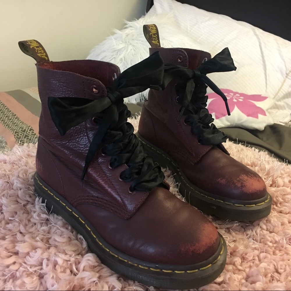 Vintage original Dr. Martens boots 7-US woman.